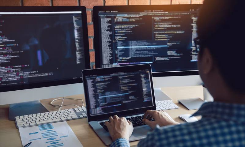 数据科学选型:R与Python如何赋能西昌市网站建设?